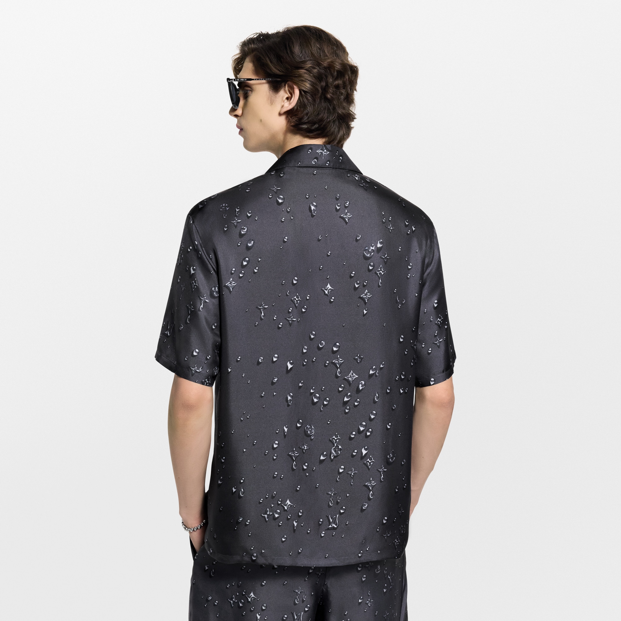 Monogram Short-Sleeved Silk Shirt - Luxury Grey | LOUIS VUITTON Monogram Short-Sleeved Silk Shirt - Luxury Grey | LOUIS VUITTON